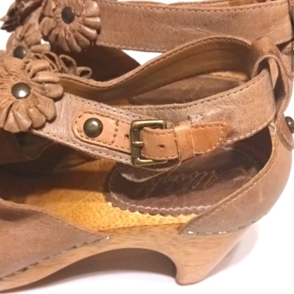 Anthropologie Miss Albright Flower Clogs size 8 - Picture 4 of 6